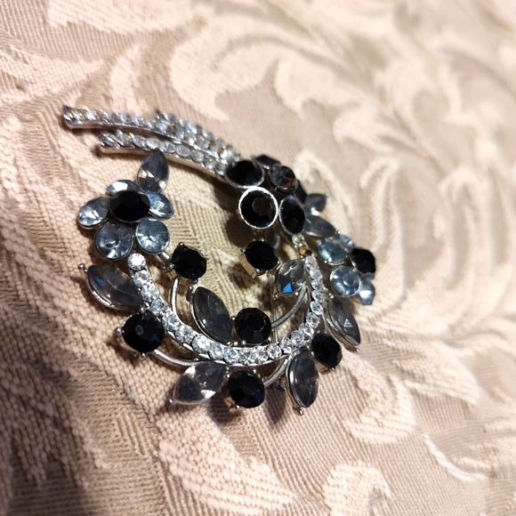 🖤🩶🤍 Sultry Vintage Art Deco Nouveau Rhinestone Brooch - Picture 3 of 11